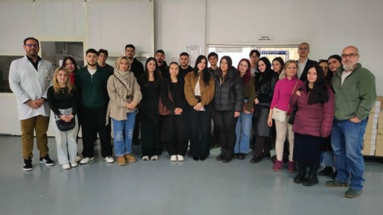 İzmir Tınaztepe Üniversitesi Optisyenlik Bölümü Akay Rx Laboratory Ziyareti