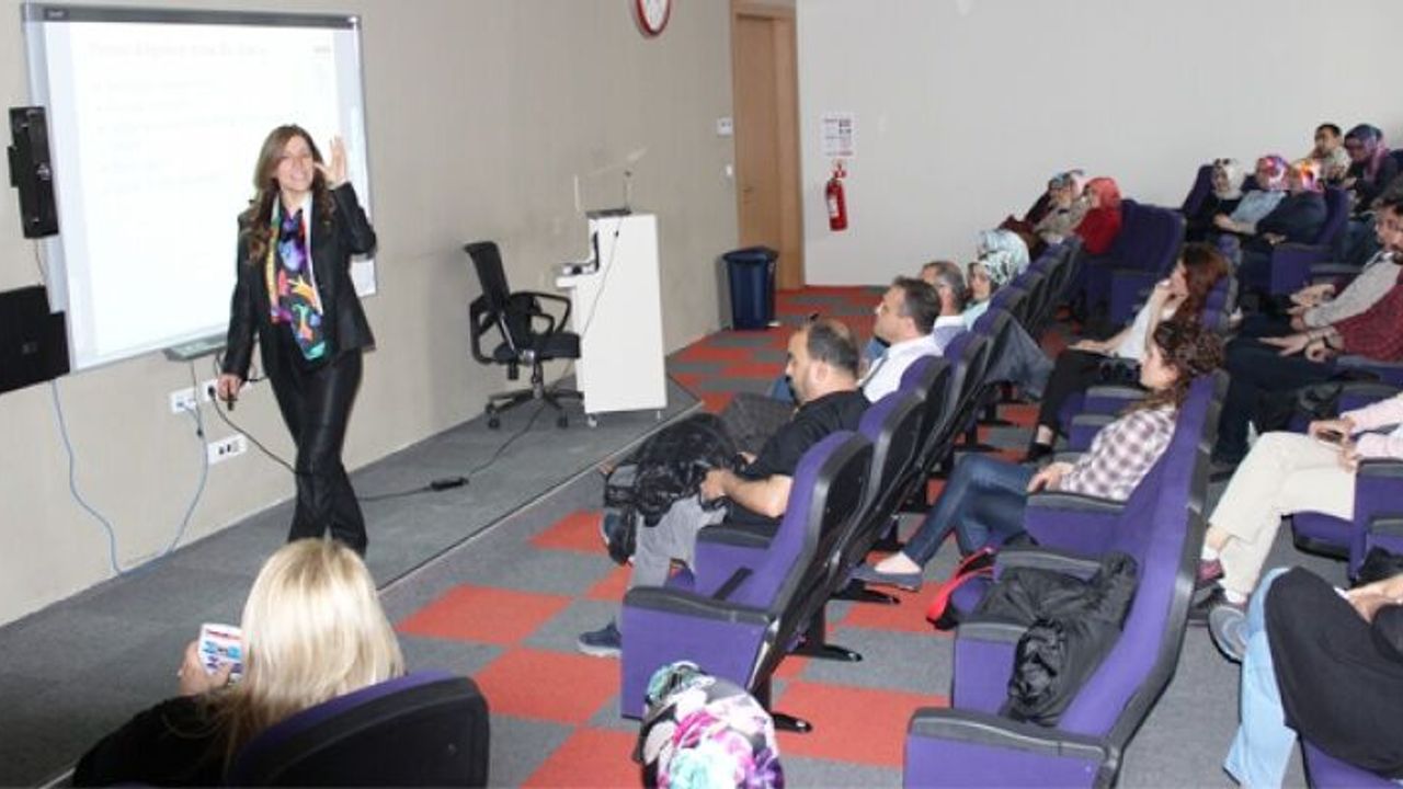 Üsküdar Üniversitesi'nde Kontak Lens Tanıtımı...