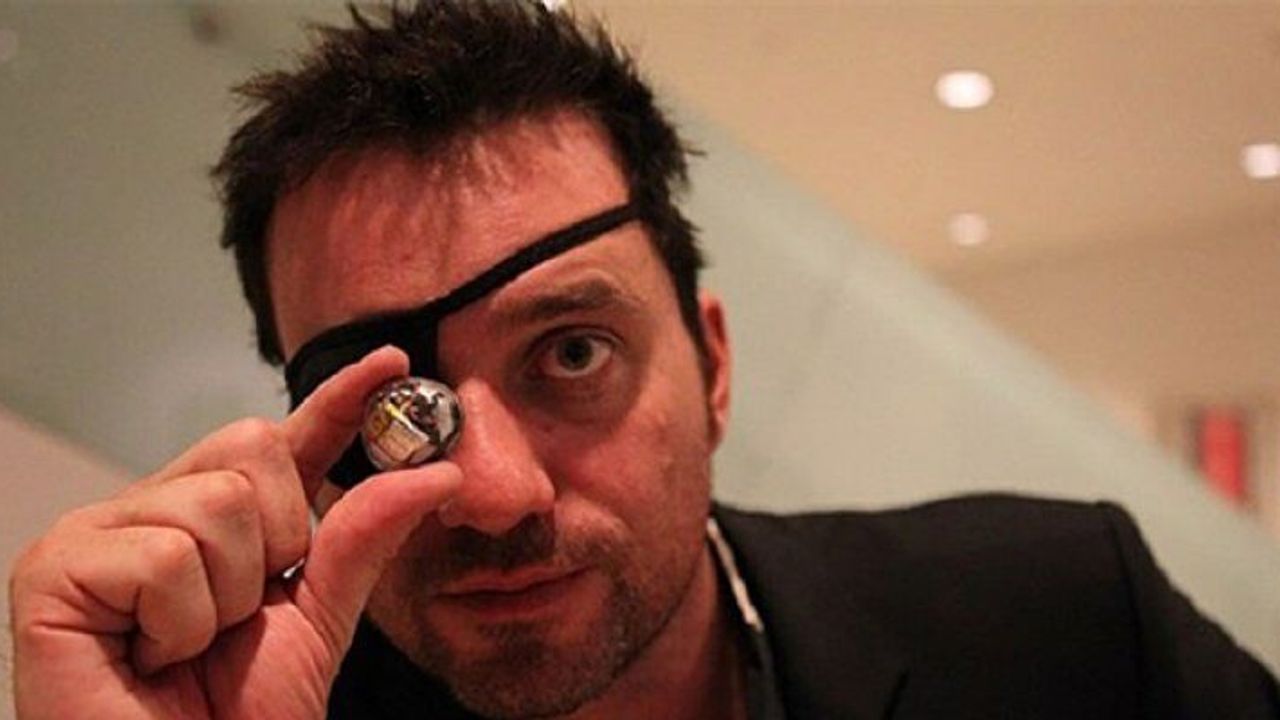 Yılın İcadı: Göz Çukuruna Yerleşik Kamera!