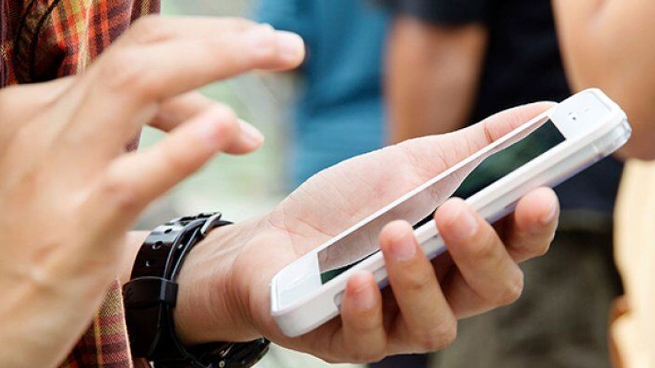 Akıllı Telefonlar Göz Bozukluklarını Artırıyor