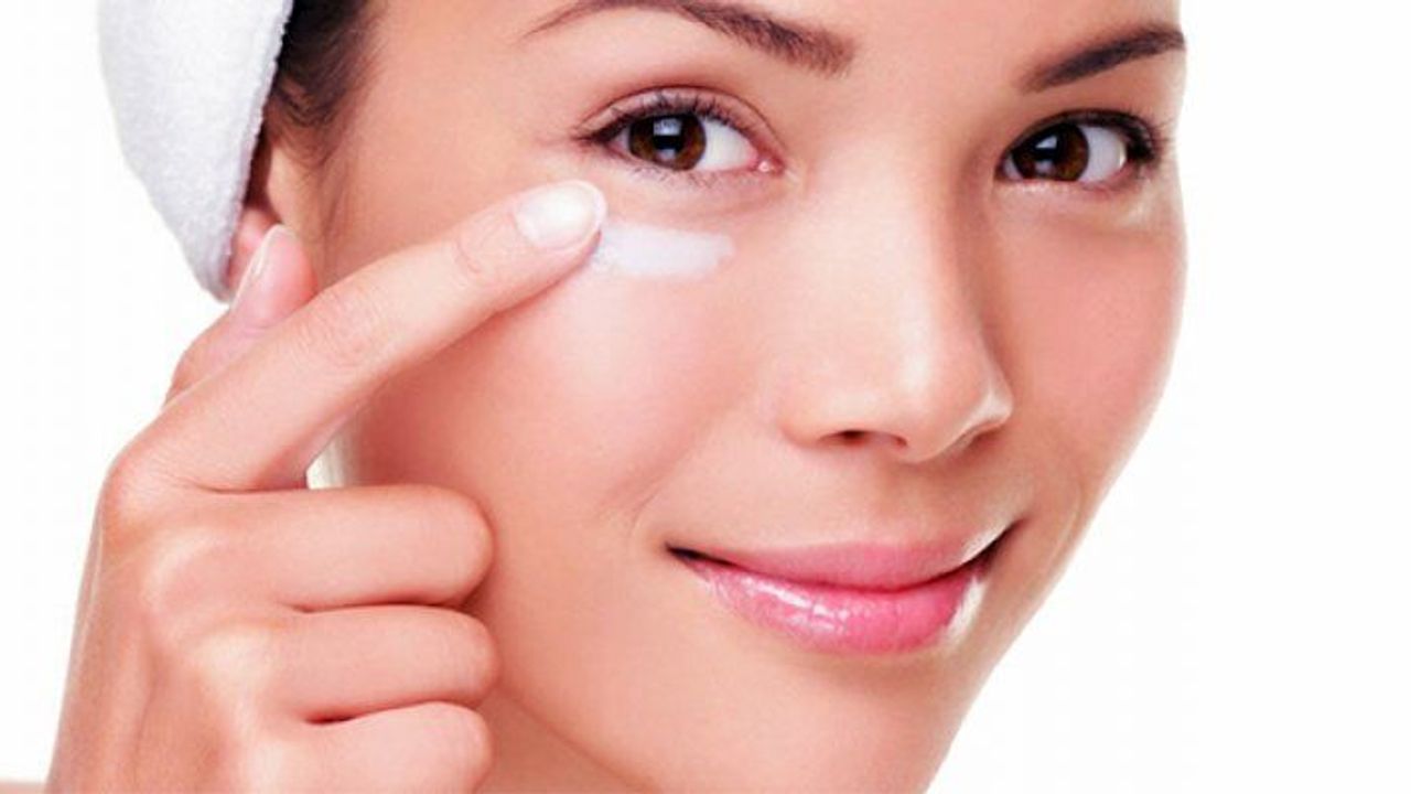 Göz altı Işık Dolgusu İle Parlayan Bakışlara Sahip Olun