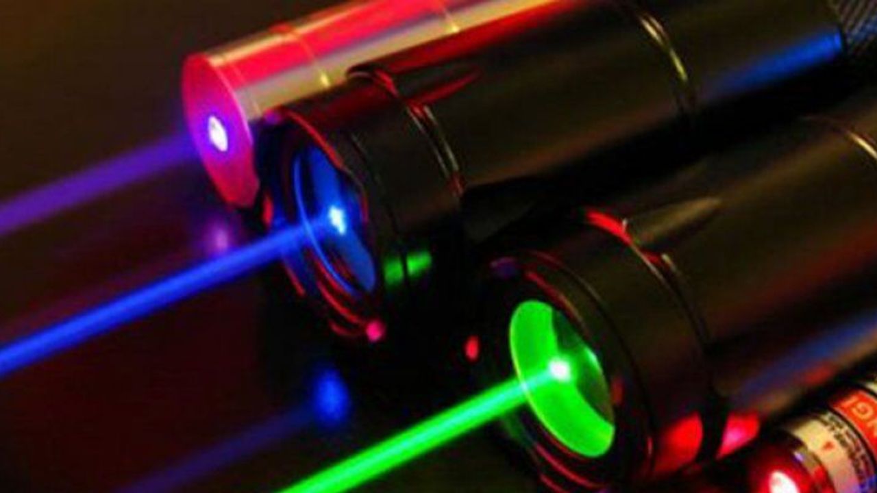 "Oyuncak Bu" Deyip Geçmeyin! Lazer Çocuğunuzu Kör Edebilir!