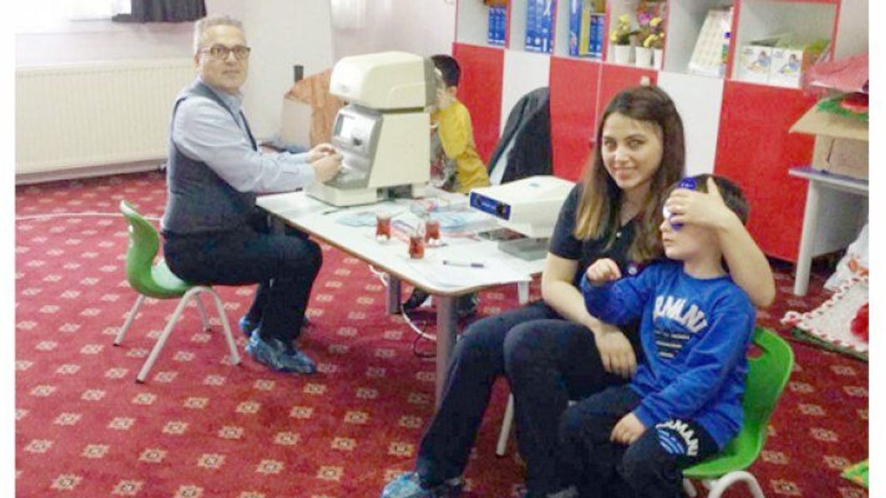 1717 anasınıfı öğrencisi göz taramasından geçti